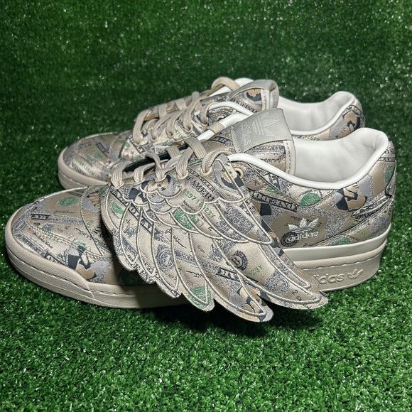 Athletic_Shoes